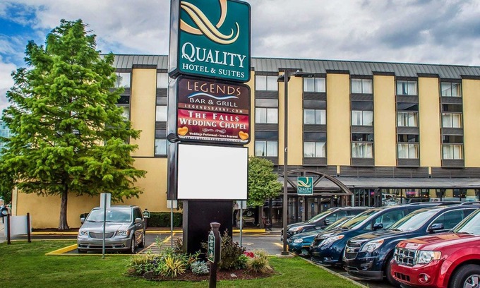 Downtown Niagara Falls Hotel | Quality Hotel & Suites at The Falls