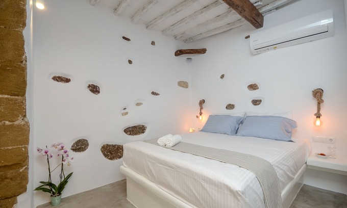 Naxos Hotel | Venetian Suites