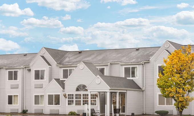 Henrietta Hotel | Microtel Inn by Wyndham Henrietta