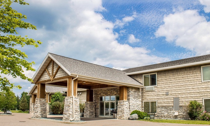 Tomahawk Hotel | Rodeway Inn & Suites Tomahawk