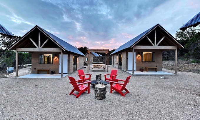 Dripping Springs Hotel | Lucky Arrow Retreat - Dripping Springs