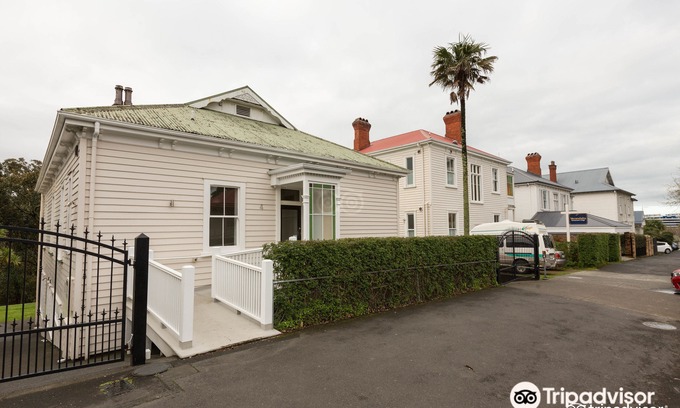 Newton Hotel | Verandahs Parkside Lodge