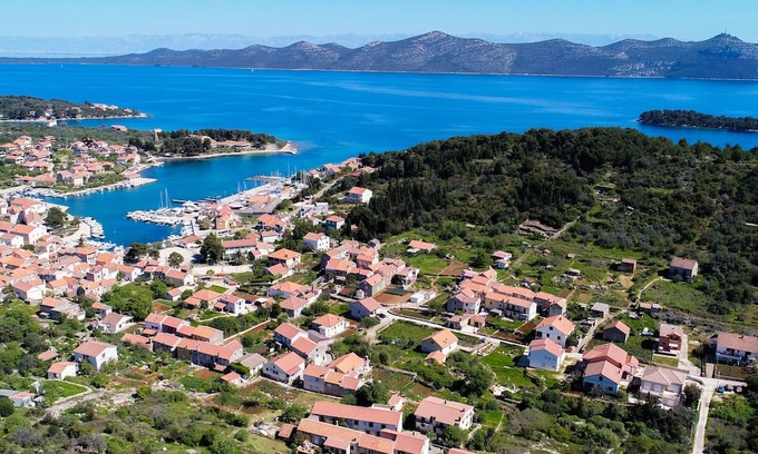 Iz House | Serene Holiday Home in Veli Iž with Fenced Garden