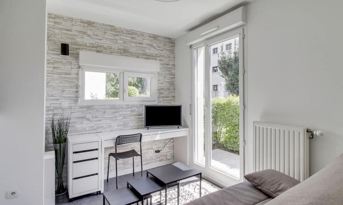 7th Arrondissement Apartment | DIFY Malot - Jean Macé
