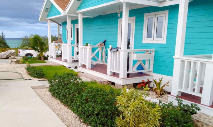 Rolleville Cottage | 3-2 Minutes Away From The Beach, Restuarant, Stores And Bars