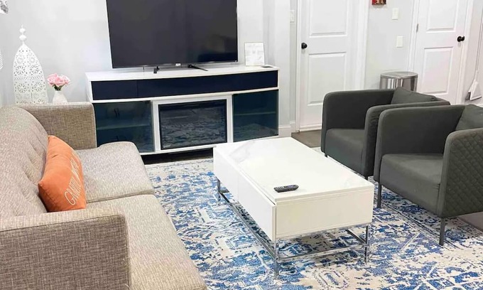 Elizabeth Apartment | Cozy 2BR Parking&Laundry near NYC Self Check-IN