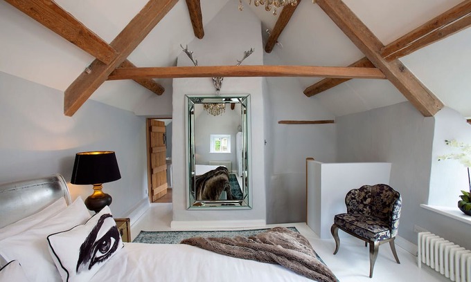 Winson Cottage | Idyllic Cotswolds Cottage in Secluded Riverside Setting in unspoilt Winson