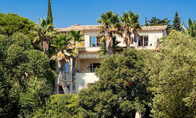 Sainte-Maxime City Centre Villa | CENTRAL VILLA with PANORAMIC SEA VIEWS -- SAINTE-MAXIME -- SLEEPS 14 !
