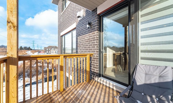 Vaughan House | Charming 5BR Escape: Unwind in Cozy Vaughan House