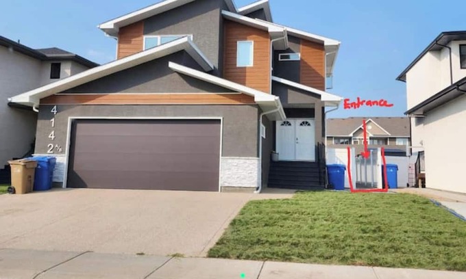 Regina Apartment | Home Away From Home