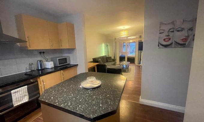 Perry Vale Apartment | Charming Spacious Double Room in a Flat Pleasant Greater London with WiFi