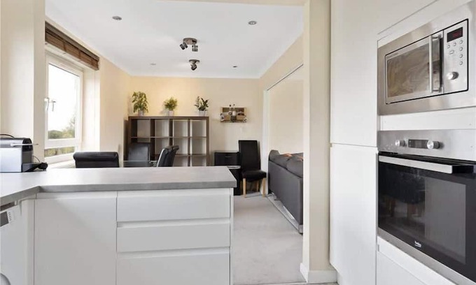 West Putney Apartment | Amazing 4BR Flat with Beautiful Terrace