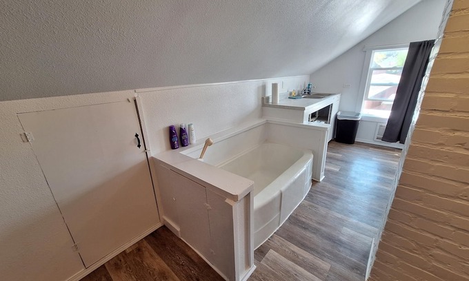 Pendleton Apartment | Walking distance to Round Up Grounds and Main Street.