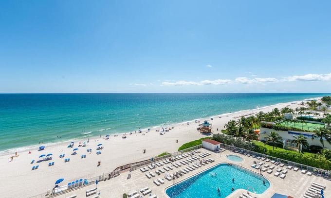 Sunny Isles Beach Condo | Miami Style 1 Bedroom w/Direct Ocean View!nn