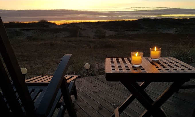 Hailuoto Cabin | Small beach house by the sea with an amazing view from the balcony. nnn