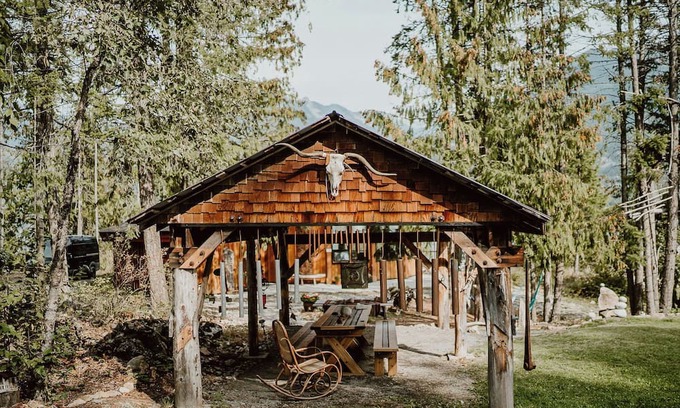 Kaslo Resort | The Sentinel – Your Destination for Soul Relaxation, Steps From Kootenay Lake!