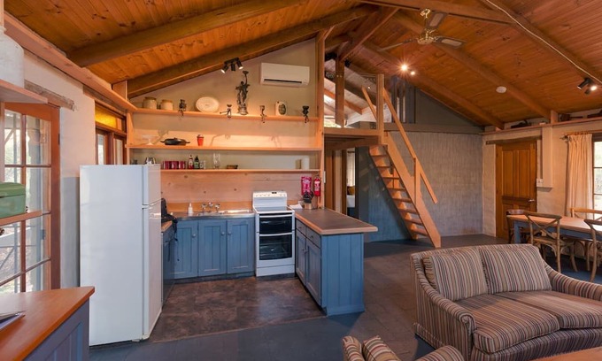 South Bruny House | Cloudy Creek Cottage ~float in serenity!