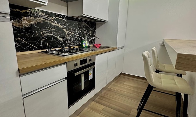 Aprilia House | TRENDY HOME apartment 5 minutes from the sea , and from the train station .