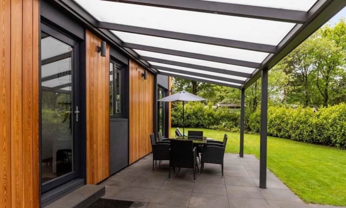 De Hooilanden House | The Veluwe Chalet offers a luxurious and comfortable vacation experience on a spacious plot with a private garden and excellent amenities.