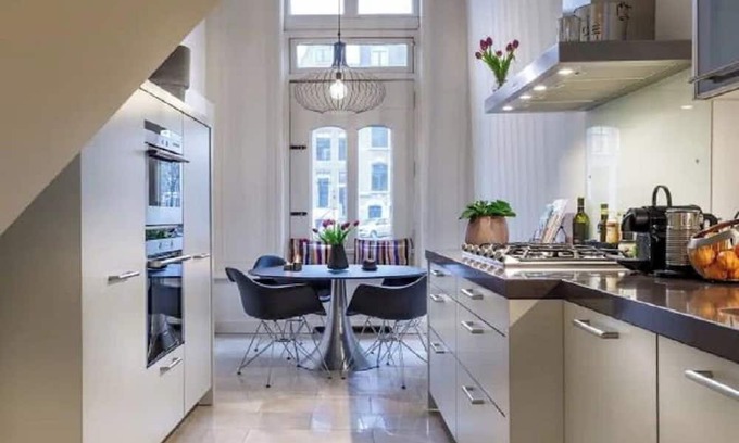 Burgwallen Nieuwe Zijde Apartment | Canal Front Bliss Your Perfect Urban Retreat