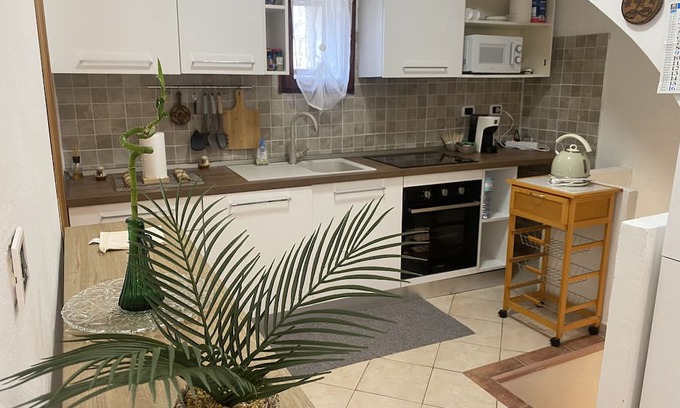 Sassari Apartment | Apartment 'Albore Guest House' with Wi-Fi and Air Conditioning