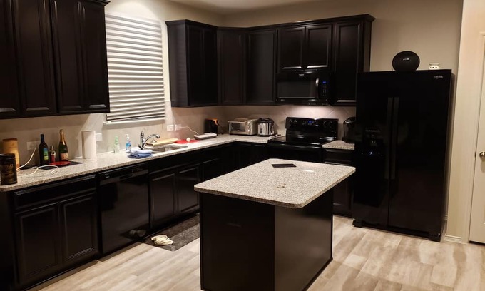 Forney House | Dallas Cowboy fans easy access to AT&T Stadium and DT Dallas