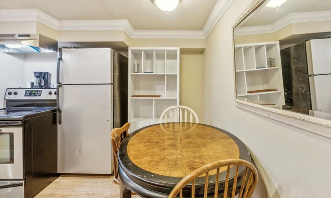 Bryn Mawr-Skyway House | NEW LISTING! Peaceful Retreat Near Parks & Lake by RedAwning