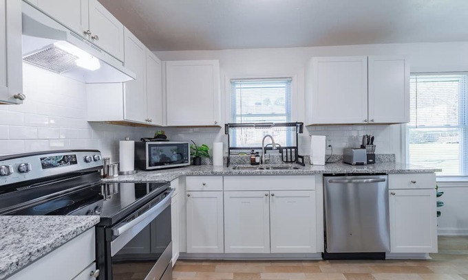 Powder Springs House | Opuluxe African Luxe Themed Home Sleeps 12