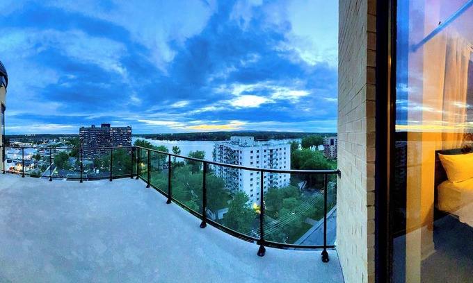 Pierrefonds-Roxboro Apartment | Luxurious Penthouse with River Views & Stunning Sunsets in Tranquil Pierrefonds