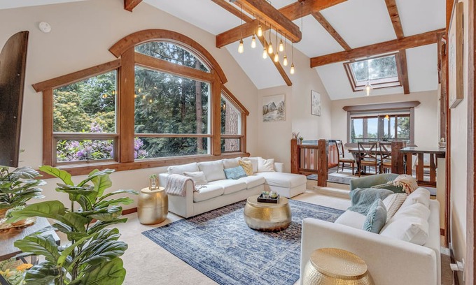Sammamish House | Private Retreat + Home Theatre + Amazing Views!