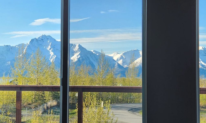 Palmer House | Eagles Nest -Amazing Views! with WiFi