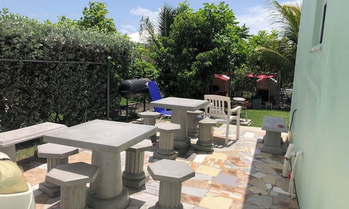 Piggotts House | Very quiet and breezy neighborhood