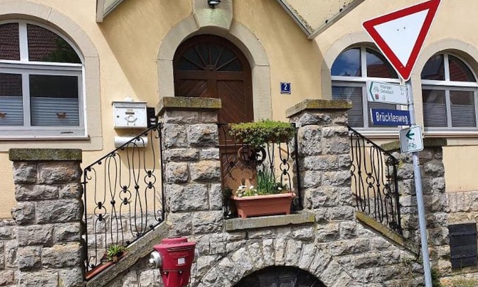 Dettelbach Apartment | Apartment 'Ferienwohnung An Der Linde' with Wi-Fi