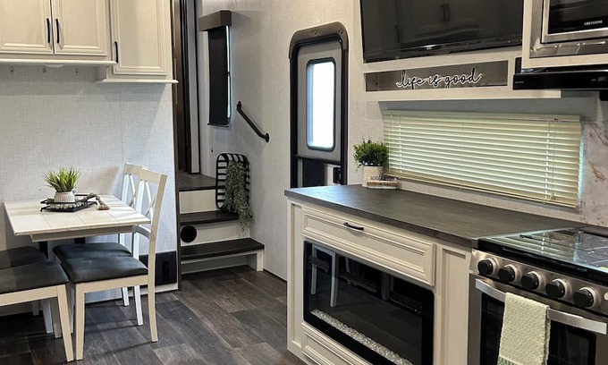 Graford House | RV camping with walking distance to Possum Kingdom Lake!