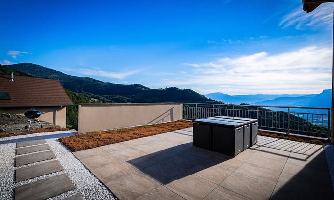 La Combe-de-Lancey House | Espace Détente Piscine Jacuzzi Intérieure Privée et Sauna Avec vue Montage