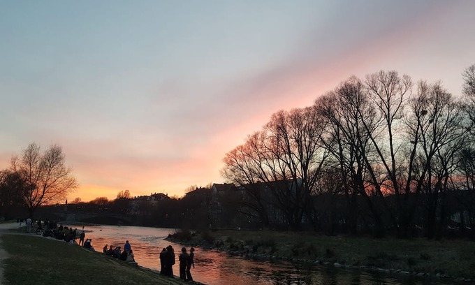 Untere Au Apartment | City Vibes & Riverside Retreat: Best of Both Worlds in Central Munich!