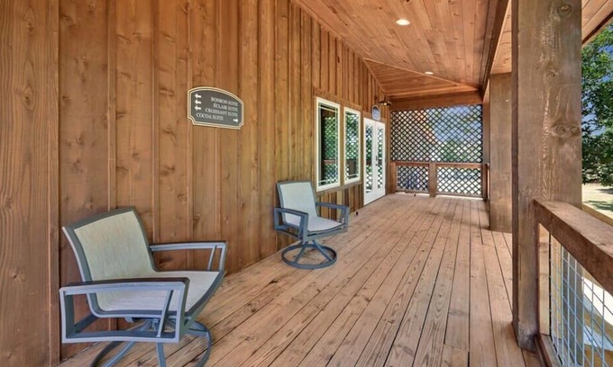 Waco Villa | New Spacious Farm Retreat - The Cocoa Suite