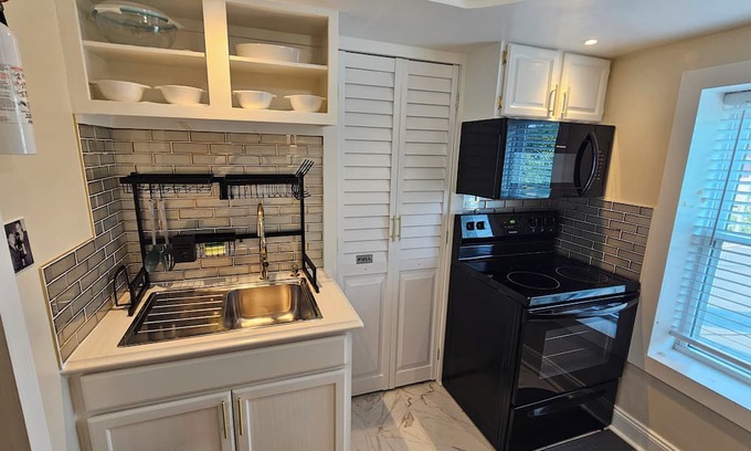 Reading House | Two blocks away from Santana Arena in the heart of the city of Reading