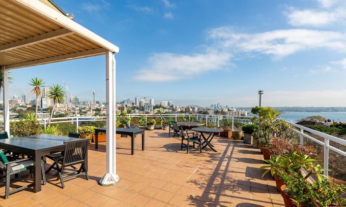 Darling Point Apartment | Elegant Studio with Rooftop Harbour Views
