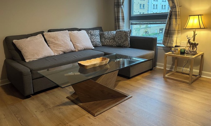 Gorgie Apartment | Modern Edinburgh Apartment, 20 minute walk from the city centre
