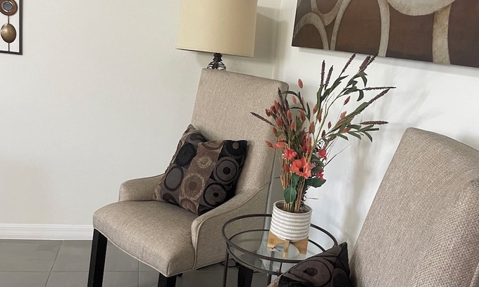 Zephyrhills House | A new modern home in a quiet gated community.