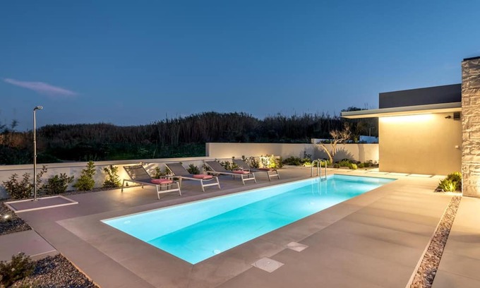Pyrgos Psilonerou Villa | Villa 'Deux Olives Luxurious Quality' with Sea View, Wi-Fi and Air Conditioning