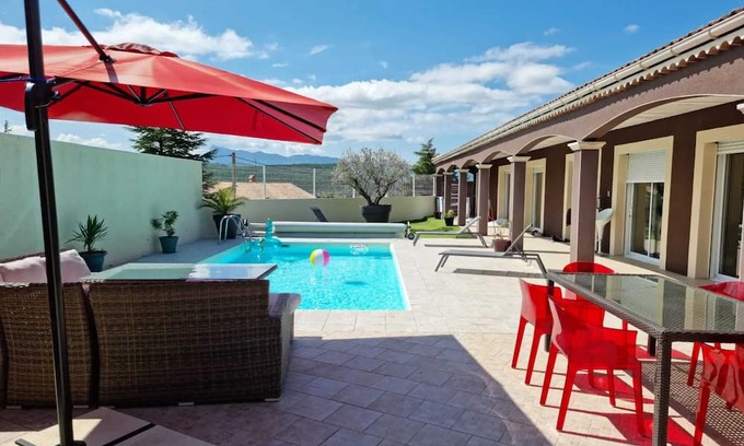 Beaufort-sur-Gervanne Villa | Homerez - Villa in Beaufort-sur-Gervanne