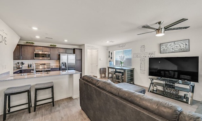 North Las Vegas House | New! 3BR Vegas Townhouse, sleeps 6, w Pool Access