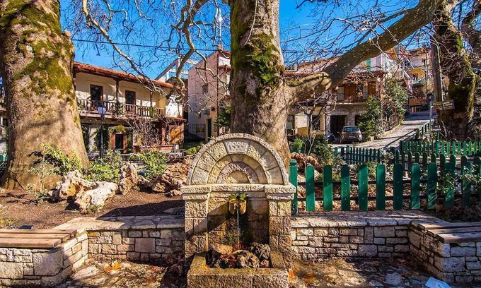 Eptalofos Condo | Eptalofos Guesthouse - Triple Nest with Balcony