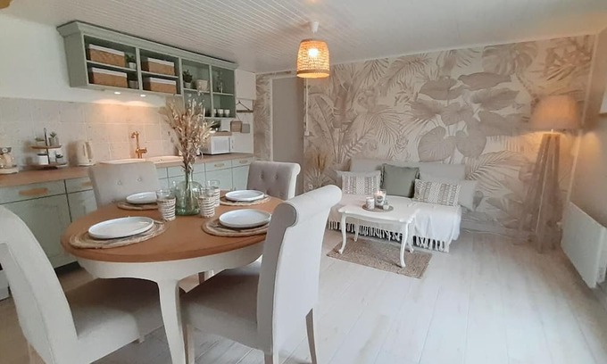 Authon-Ebeon House | Holiday Home 'Gîte Florène' with Private Terrace and Private Garden