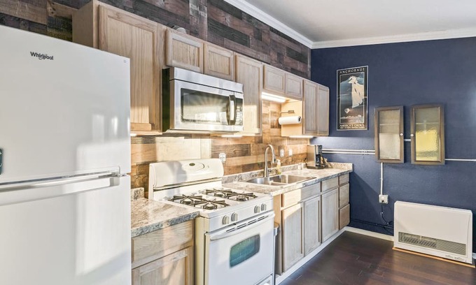 Palmer Apartment | Lazy Mountain Views!