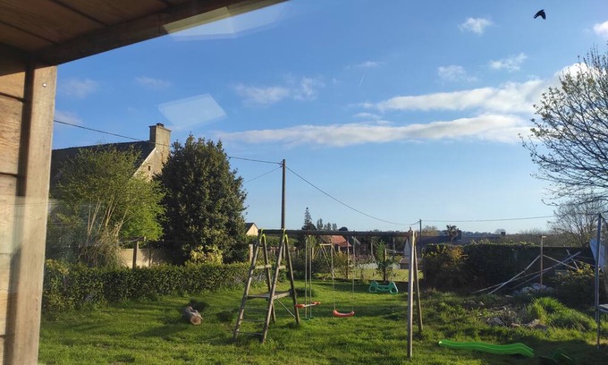 Fierville-les-Mines Bed & Breakfast | Location D'une Chambre Meublée Avec Salle de Bain Privée
