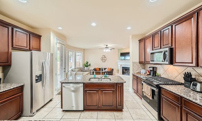 Georgetown House | Sycamore Sanctuary | 1 Gig Wi-Fi | Quiet Neighborhood