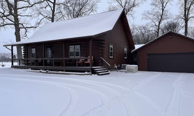 Geneseo Cabin | The Cozy Cabin On Long Point